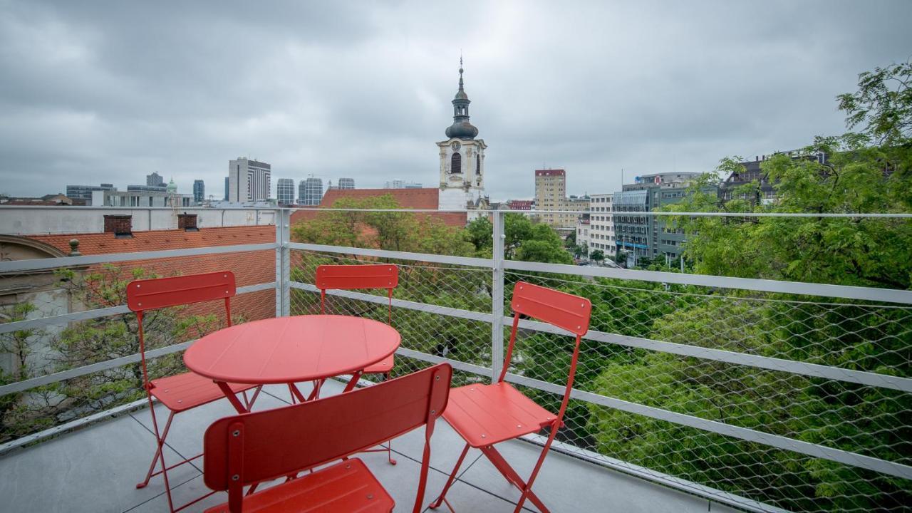 Center Terrace With Ac By Kovee *