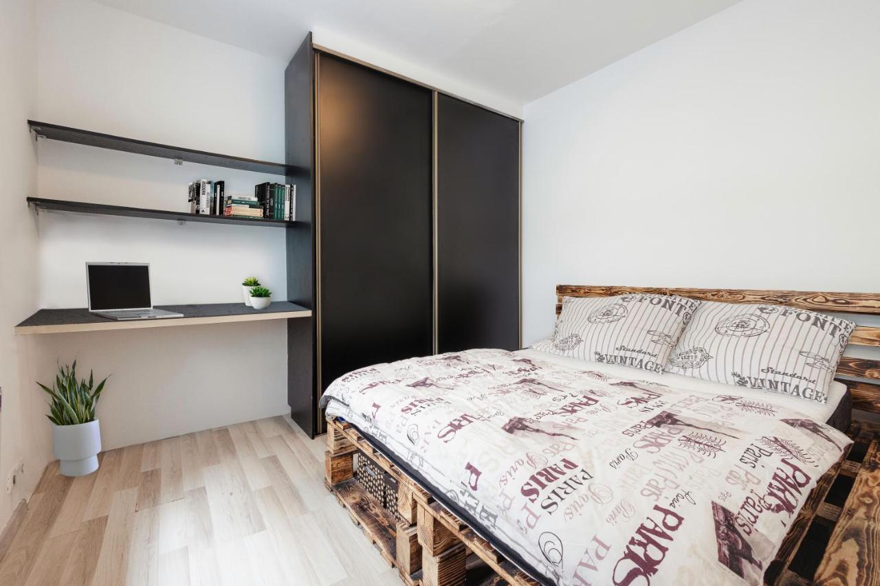 Hideout Apartment *