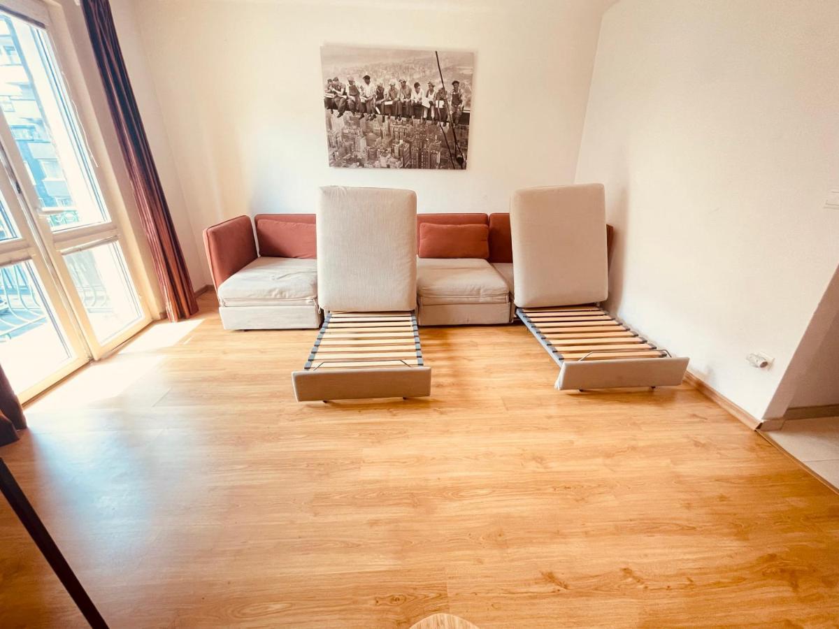 Center 2 Bedroom A/c Apartment