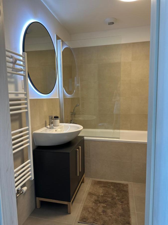 2 Apartment, New Building, Near Airport, Ovocne Sady, Apartmán Bratislava