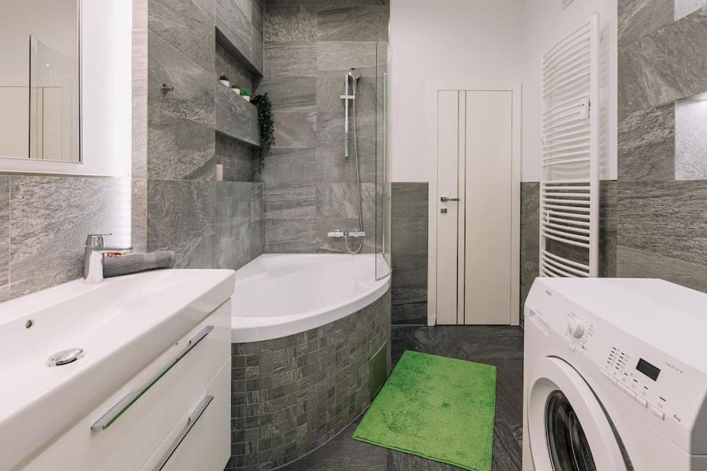 Retreat Apartment *