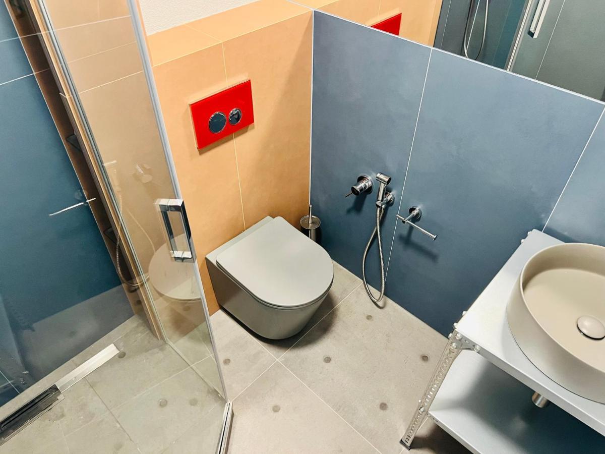 Appartamento Timeless Old Centre With 2 Bathrooms And Balcony Bratislava