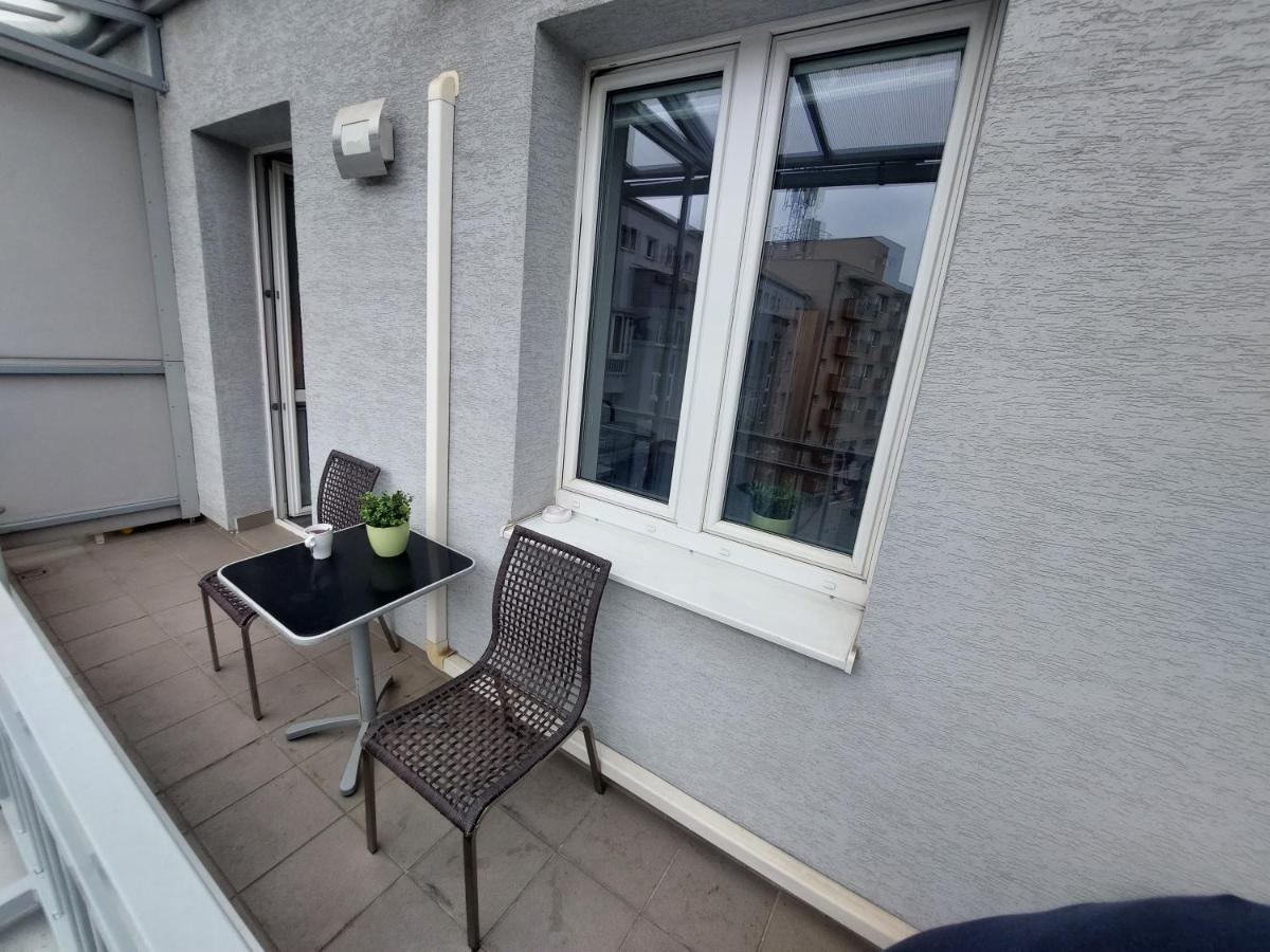 Utulny Apartman S Balkonom