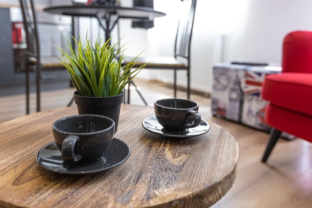 Apartamento Charlie - Modern Centrally Located Downtown Studio *