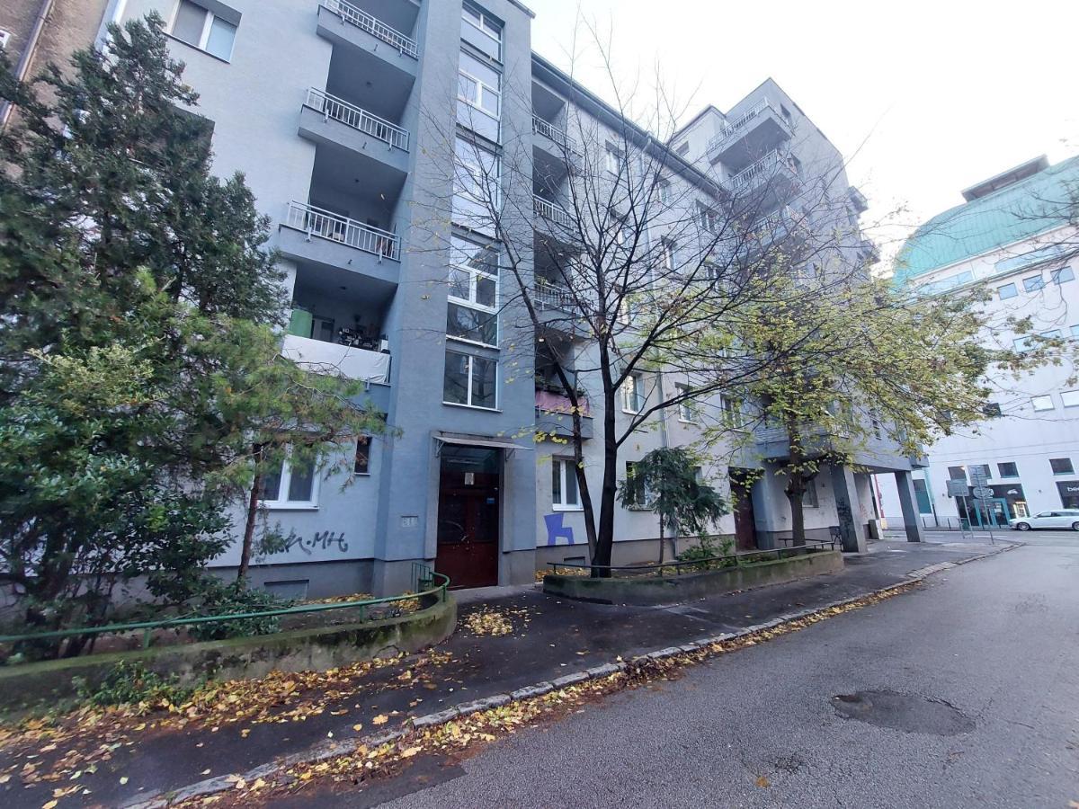 Utulny Apartman S Balkonom Apartment *