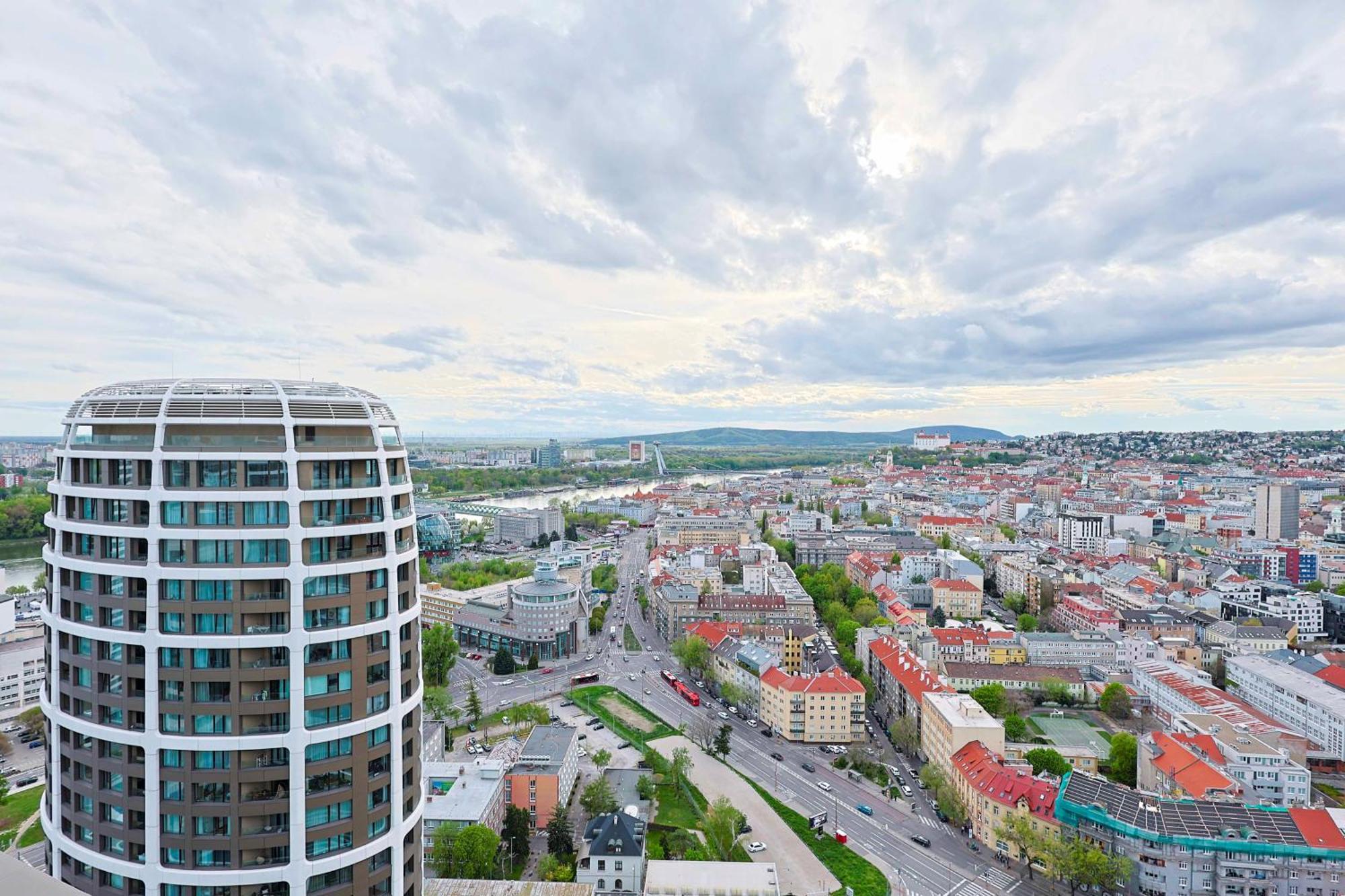 Sky Park Tower 2, Luxury With Free Parking Bratislava