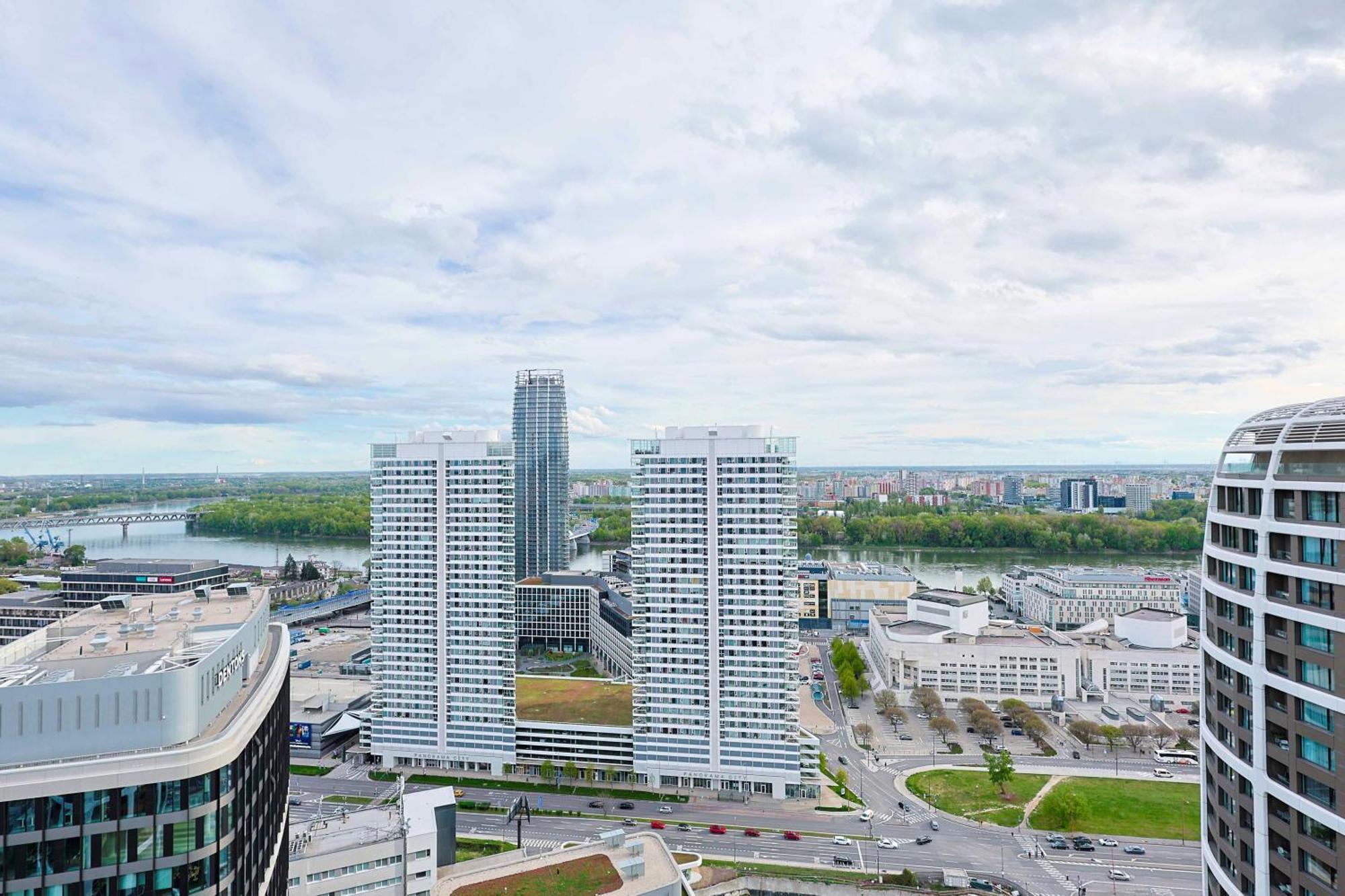 Apartment Sky Park Tower 2, Luxury With Free Parking Bratislava