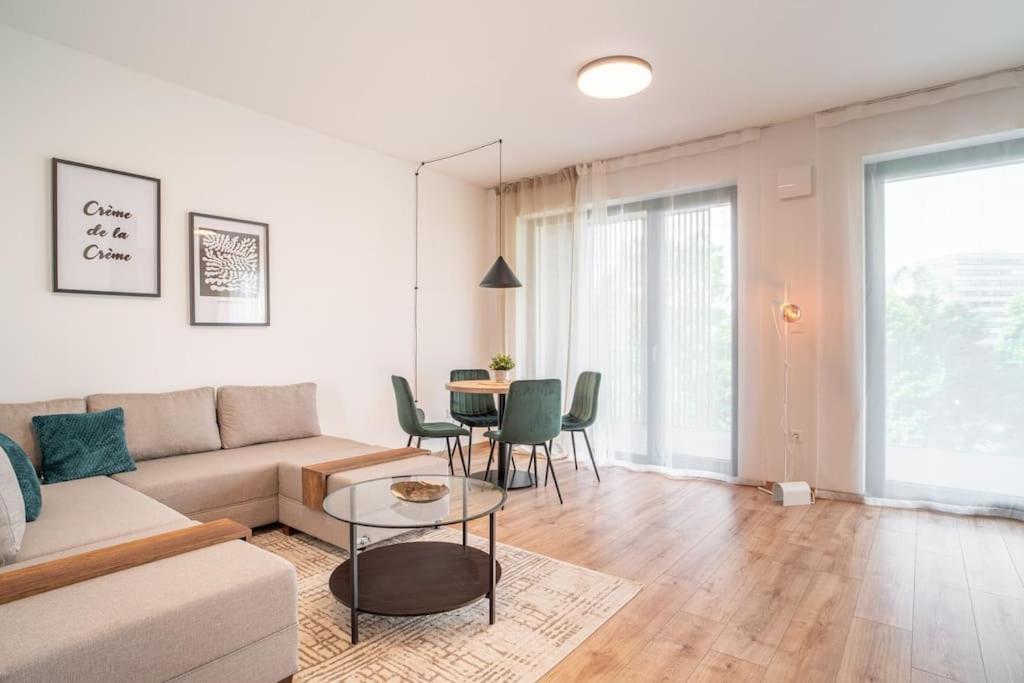 Patronka - Stylish With A Spacious Terrace Apartment