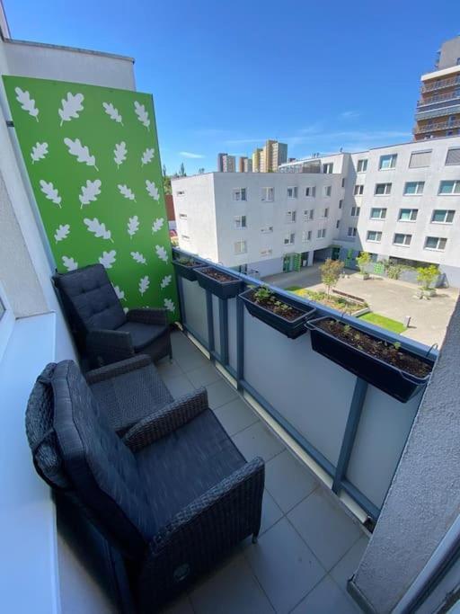 Apartment Lucao Apartment, 1-4 Guests, Free Parking & Wifi, 10 Min From Downtown *