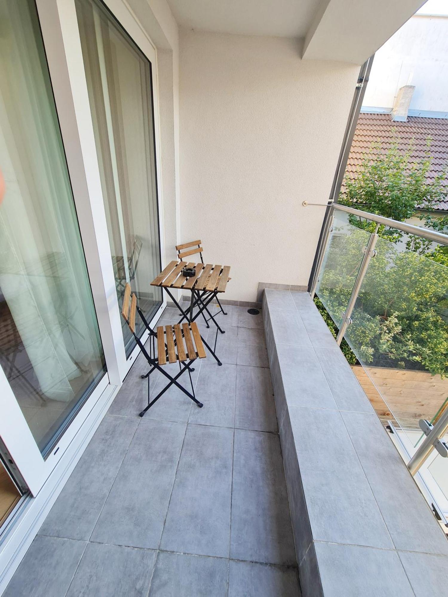 Beautiful New In Old Town Near Train Station - Free Parking