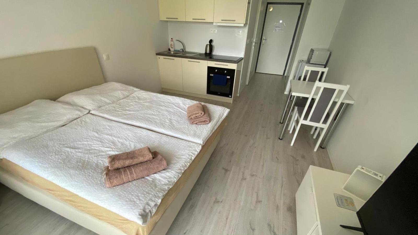 Apartment 1 With Terrace, Slnecnice, 18b