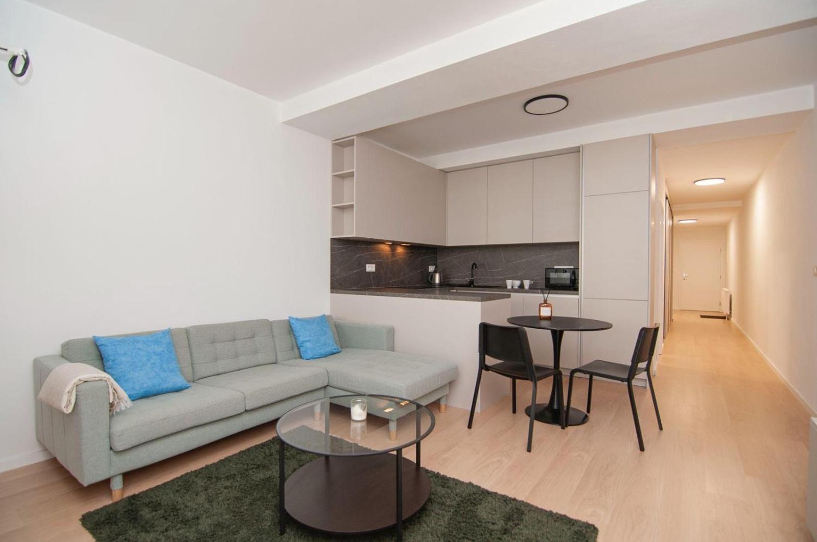 Beautiful In The Center Apartment