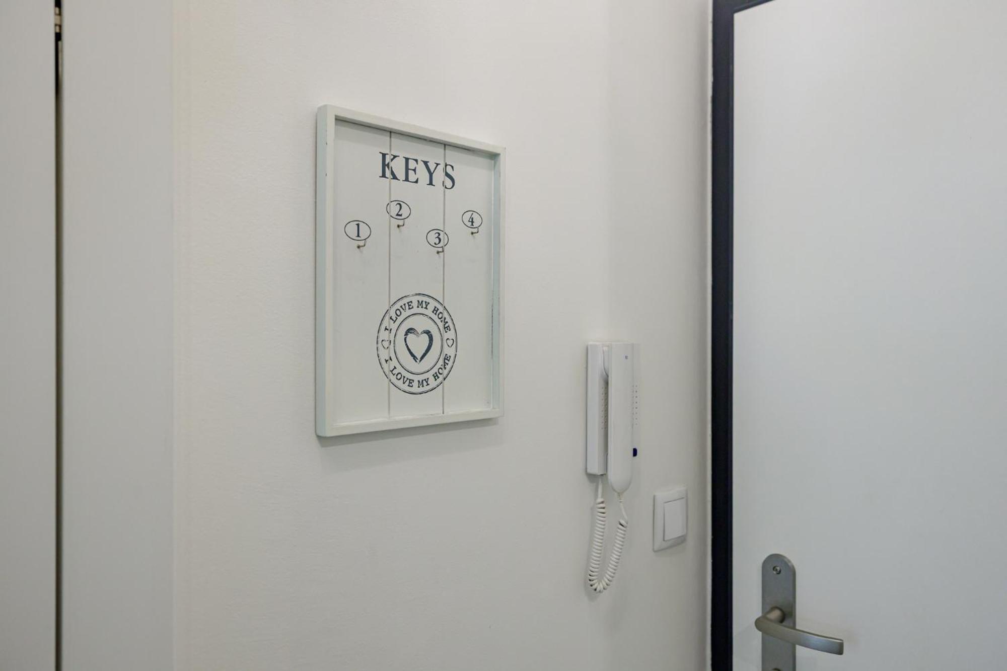 Apartment Ahoj Park, Terrace Vibes Studio, Private Parking Bratislava