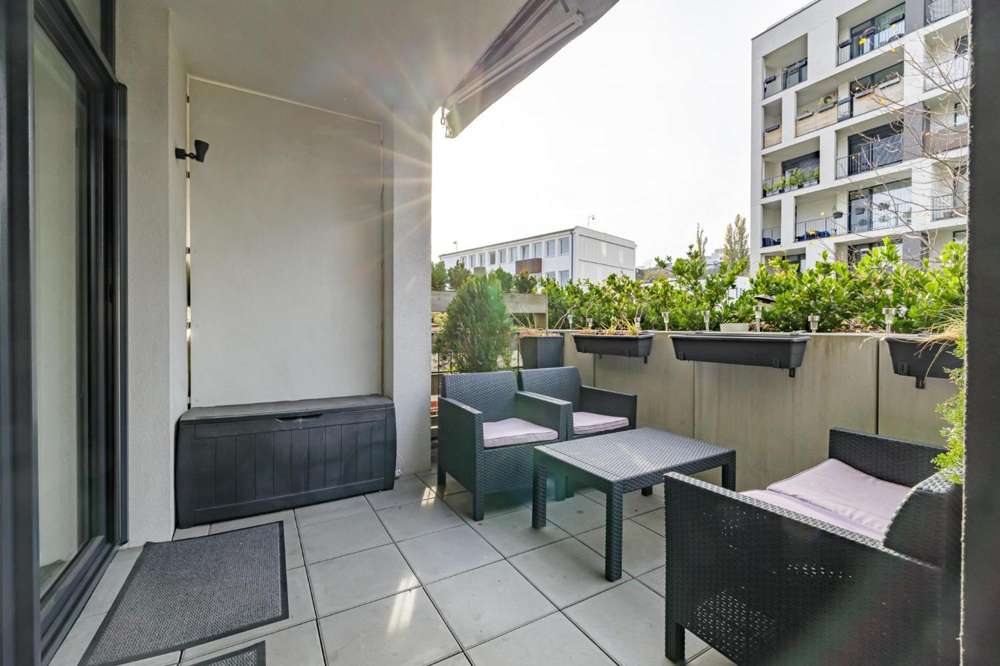 Apartment Ahoj Park, Terrace Vibes Studio, Private Parking