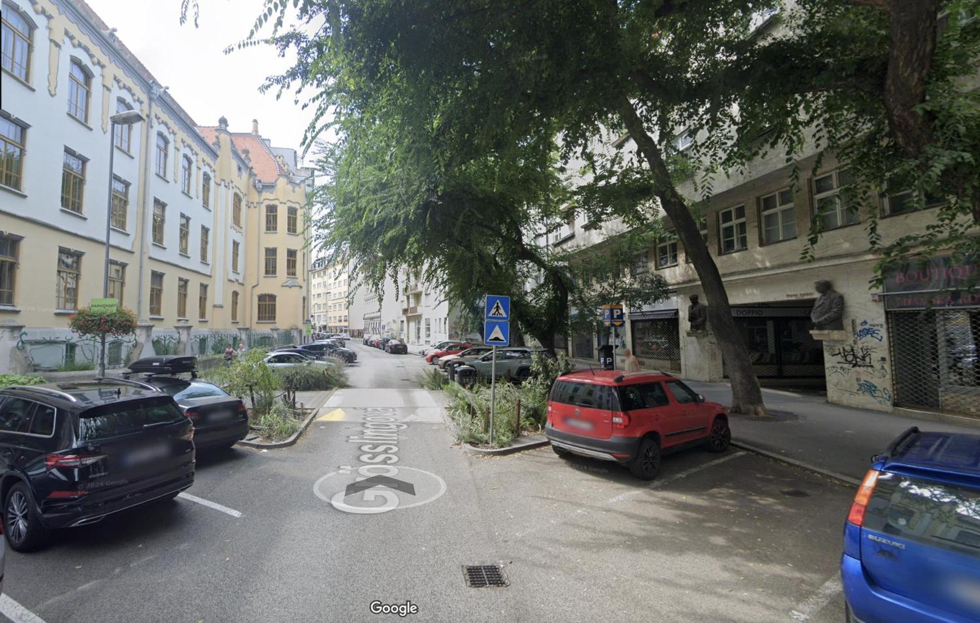 Life - Luxury In The Old Town.