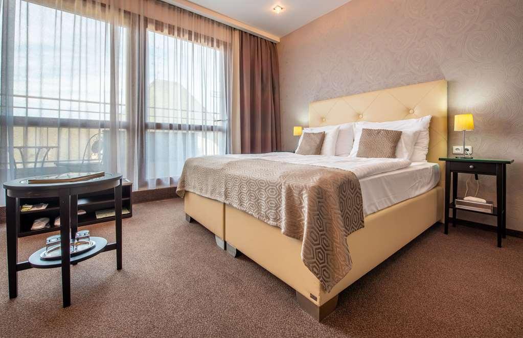 Hotel Danubia Gate 4*