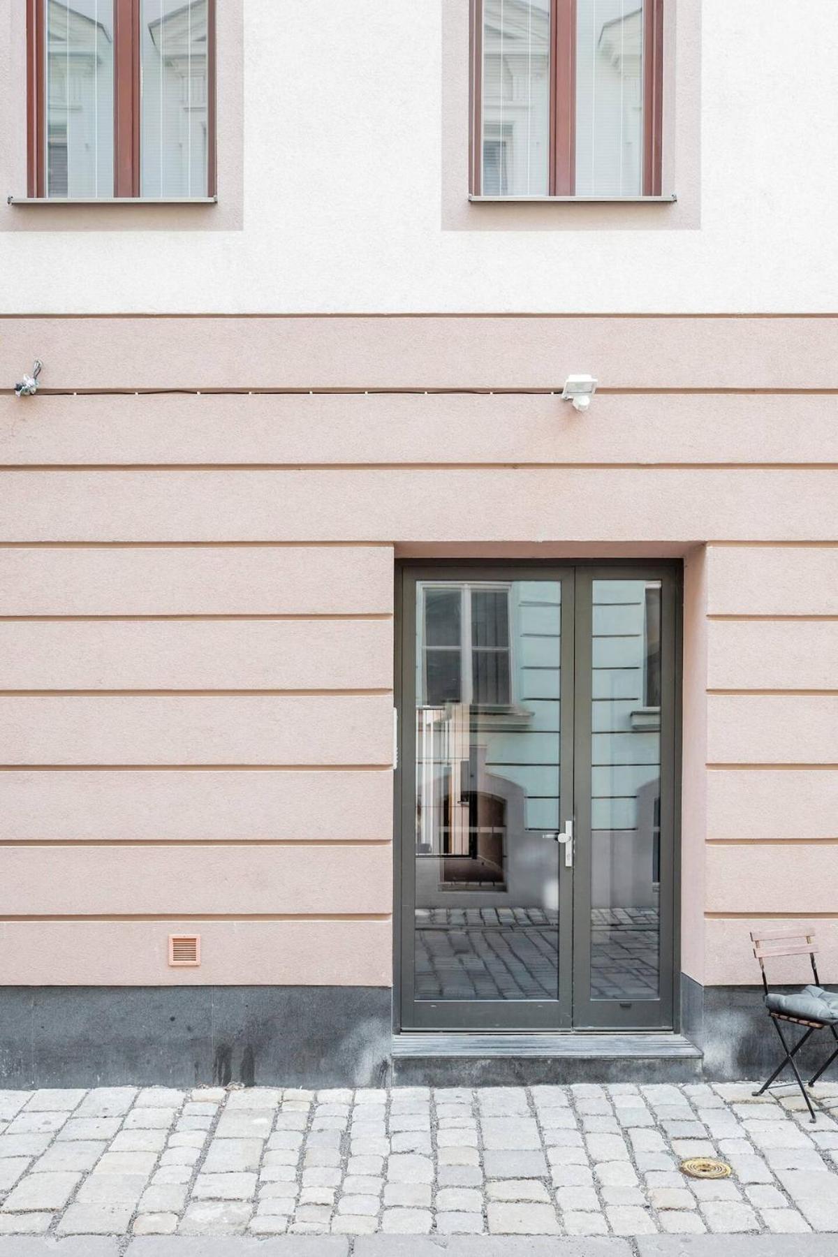 Centre, Balcony, Ac & Lift Apartment