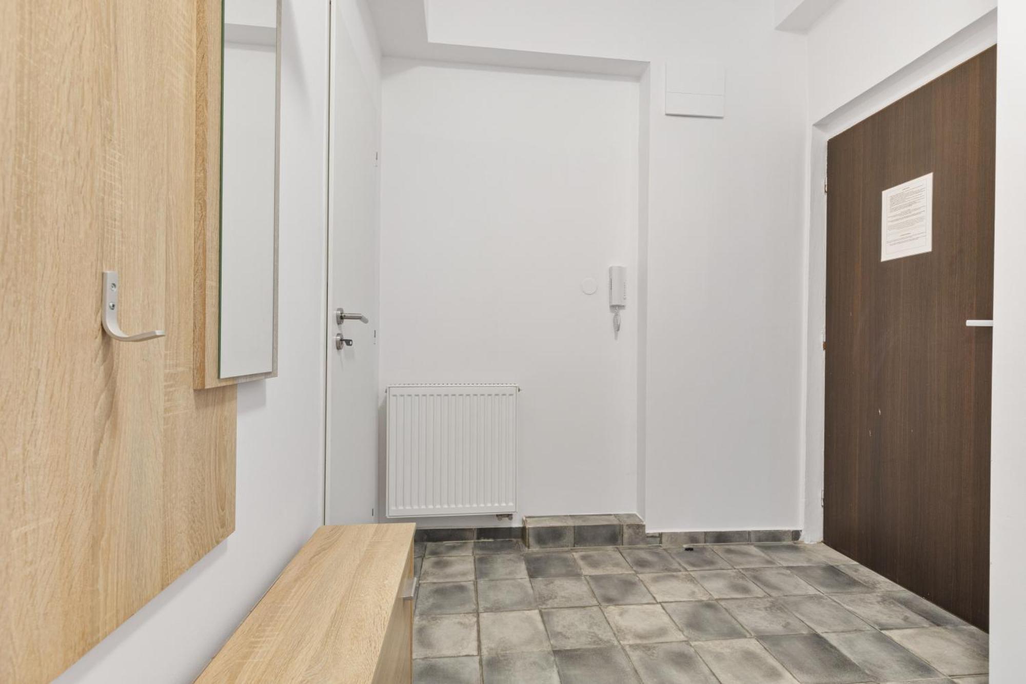 Glorious Space In Centre *