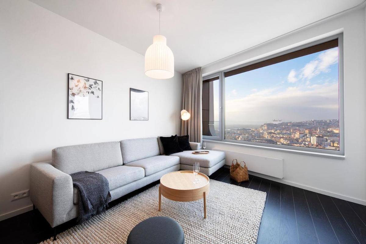 Castle View From 25th Floor - Skypark Retreat, Parking *