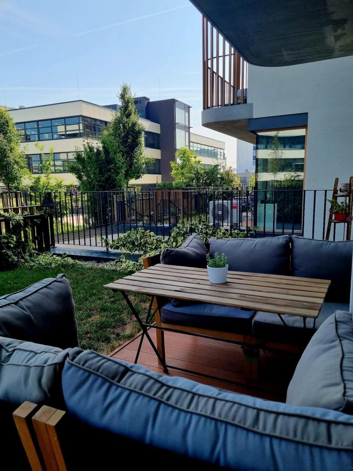 Apartment With Terrace And Free Parking