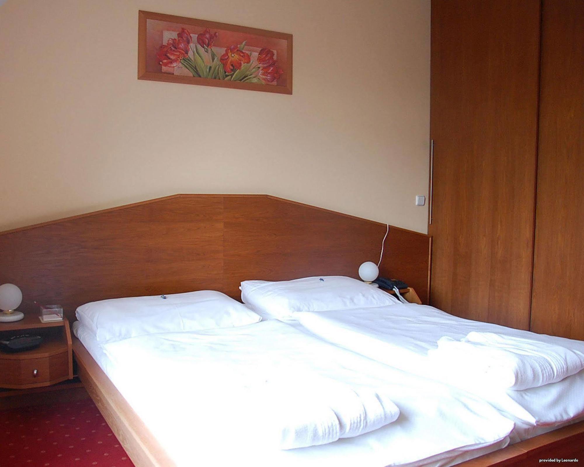 Hotel West