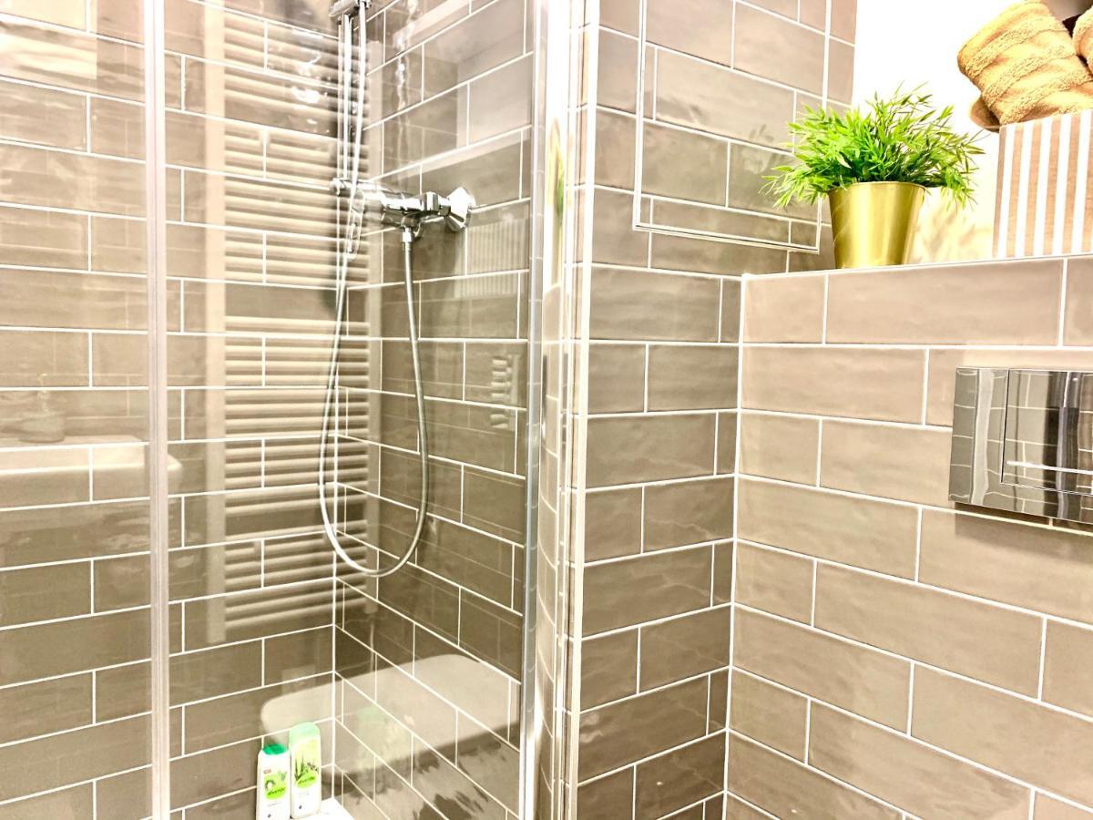 Luxury, Bright With Parking And Balcony In Center Apartamento