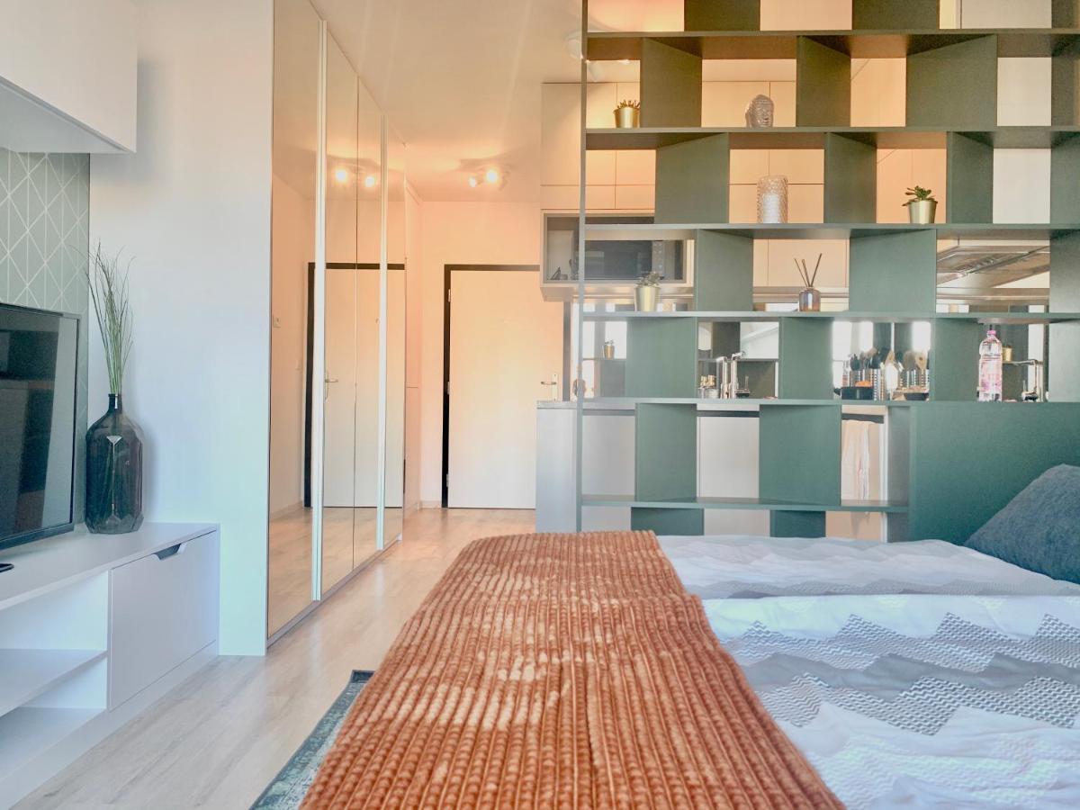 Luxury, Bright With Parking And Balcony In Center *