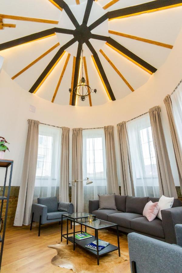Stylish In The Centre Apartment