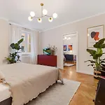Lam Modern Art Apartment - Ac - Free Parking