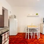 Cityserenity Rustic Apartment
