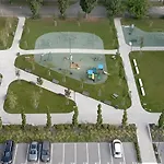 Luxurious Brand New Free Parking Apartment