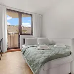 Elegant City Escape - Modern & Central