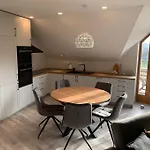 Luxusny Apartman Pri Jazere - Free Parking