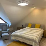 Luxusny Apartman Pri Jazere - Free Parking