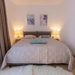 Comfy And Stylish Apartment With Terrace Near City Center