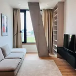 Chic And Central 2 Bed Apartment