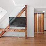 Byt V Centre S Vyhladom Na Hrad A Parkovanim