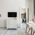 Bnb Historical Hideaway Apartment