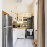 Bnb Historical Hideaway Apartment