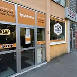 Apartment 20 Minutes From City Center W Coffee, Tea, Tv, And Parking