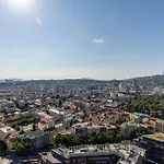 Bnb Skypark Retreat With Balcony