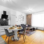 Bnb Skypark Retreat With Balcony