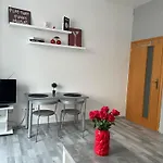 Tiffany Apartment In The City Center