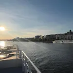 Escape Riverfront 2 Bedroom With Balcony
