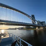 Escape Riverfront 2 Bedroom With Balcony
