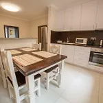 Spacious Apartment In City Center