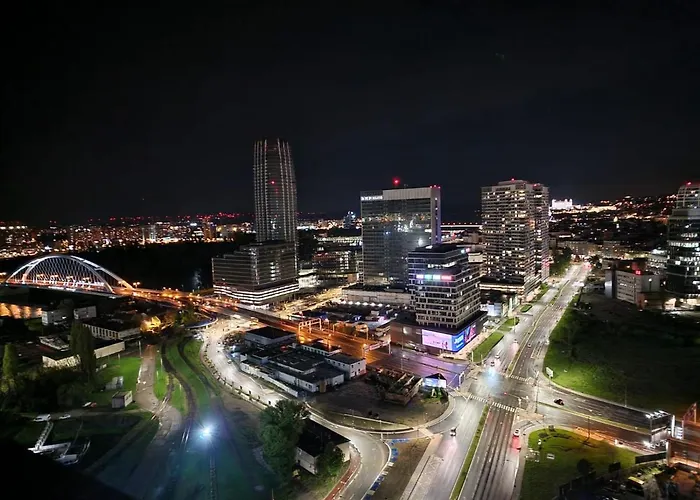 Stylish Condo With Stunning View Possibility Of Parking