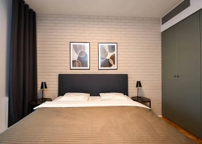 Skypark Luxury Apartment With Skyline View & Free Parking