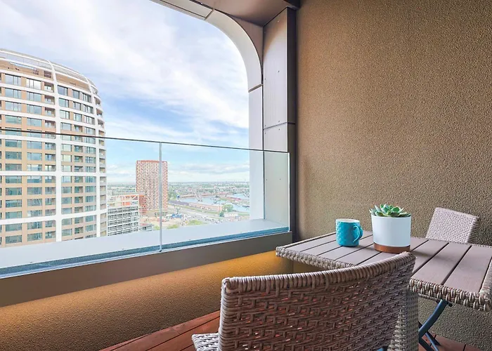 Sky Park Tower 2, Luxury Apartment With Free Parking