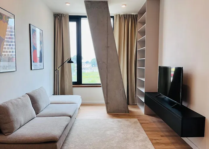 Chic And Central 2 Bed Apartment